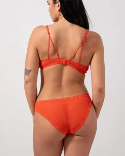 Culotte en matières recyclées | rouge "mesh lace trim bikini briefs - fiery red"