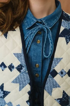 Gilet matelassé en coton bio | bleu et blanc "lill quilted cotton vest - offwhite/blue"