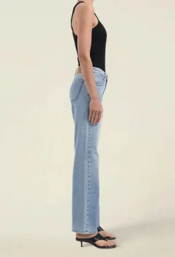 Jean droit en coton bio et recyclé | bleu clair "carry mid straight - light stone vintage"