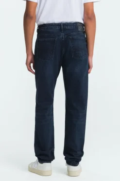 Jean fuselé en coton bio | bleu noir 
