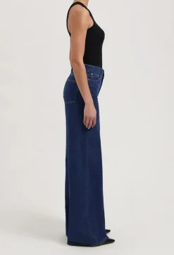 Jean évasé en coton bio et recyclé | bleu foncé "sara high loose stone indigo"