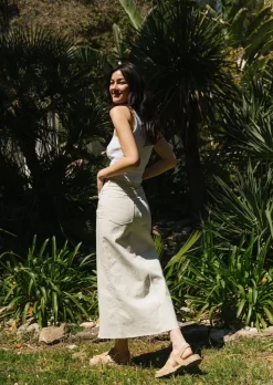 Jupe longue en denim de coton recyclé | blanc "kitaari demi white"