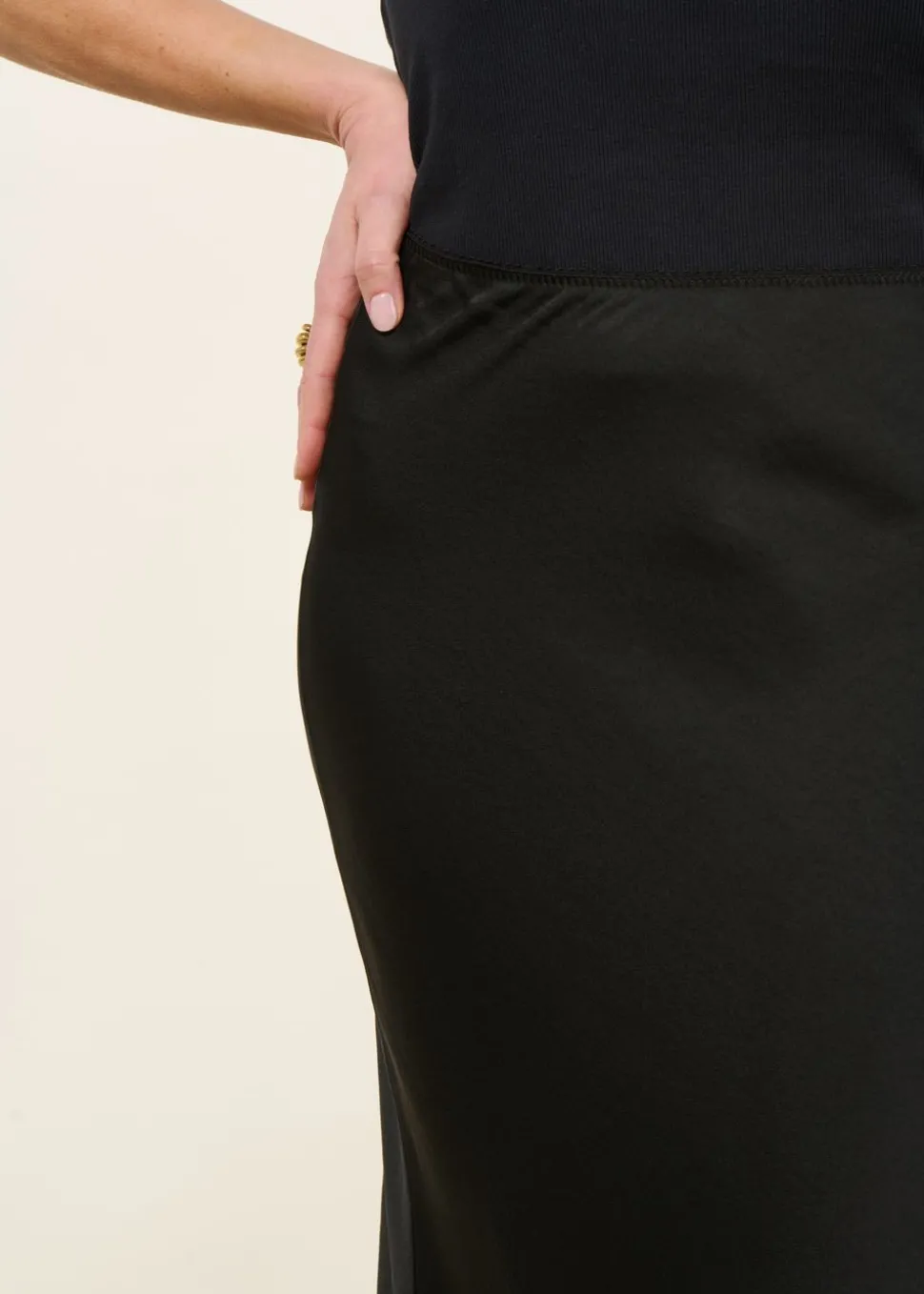 Jupe longue en satin ecovero | noir "lenovaa slip-skirt - black"
