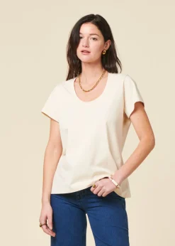 Le t-shirt décolleté écru