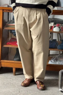 Pantalon large en coton bio | beige "beige chino pants"
