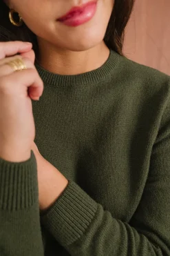 Pull droit en laine mérinos recyclée | olive