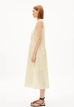 Robe brodée en coton biologique | beige "livalaa broidery - summer hay"