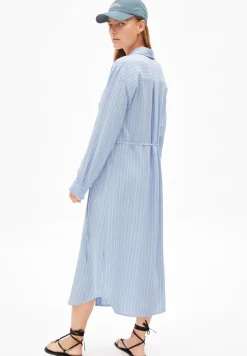 Robe chemise longue en viscose ecovero et lin | bleu "mathaa lino stripes - silky blue-morning sky"