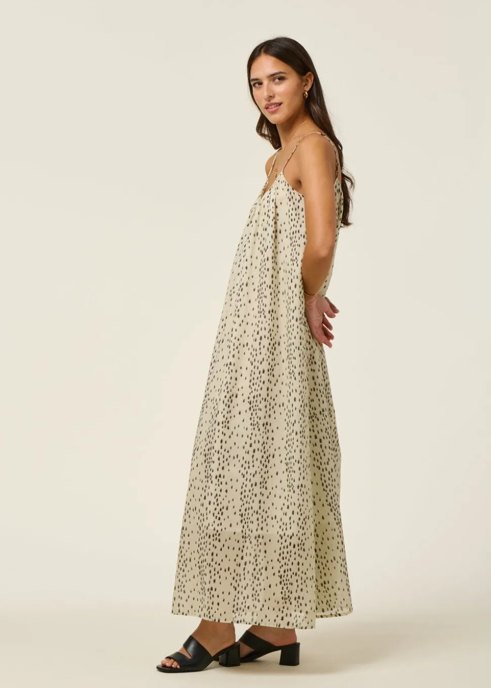 Robe longue ample en coton bio | écru "tova - dalmatian dots"