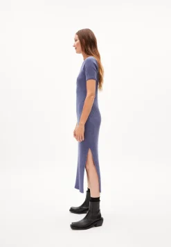 Robe midi en maille de coton bio et recyclé | violet "elainaas dynamo blue-undyed"
