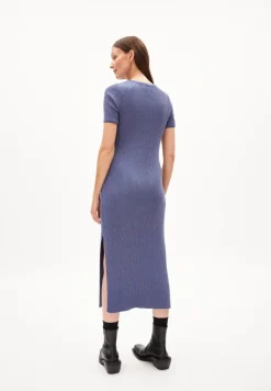 Robe midi en maille de coton bio et recyclé | violet "elainaas dynamo blue-undyed"