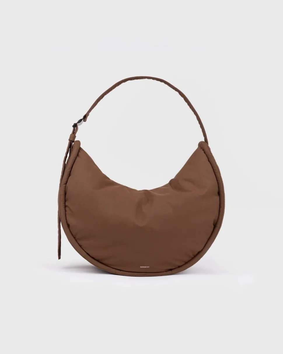 Sac bandoulière en matière recyclé | marron "half moon bag - dark taupe"