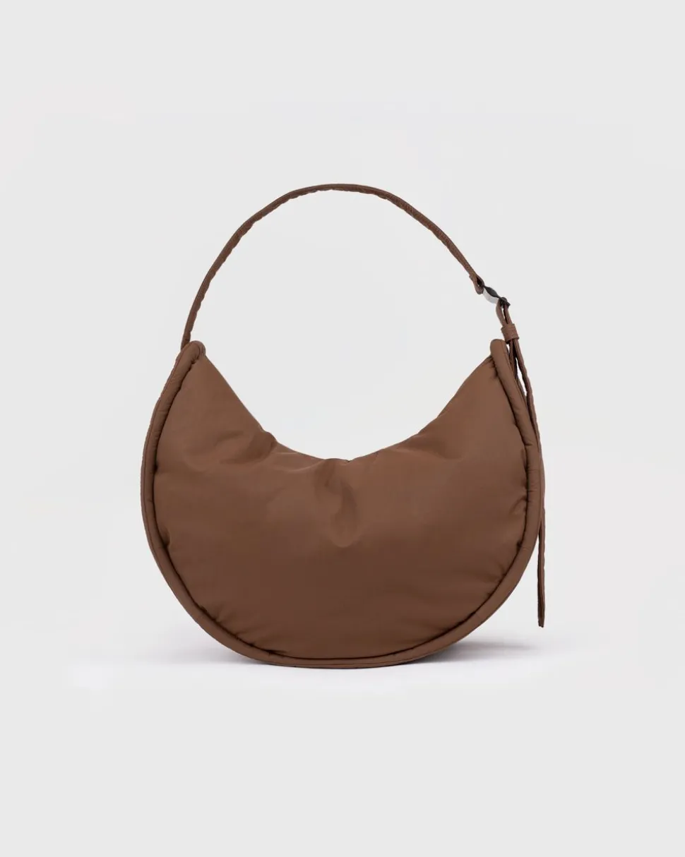 Sac bandoulière en matière recyclé | marron "half moon bag - dark taupe"