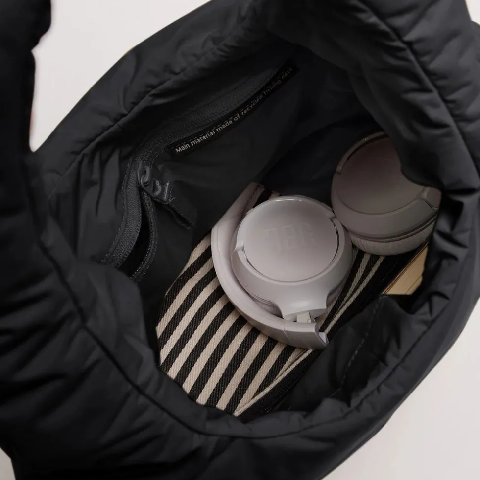 Sac épaule en matière recyclée | cloud shoulder bag monochrome black