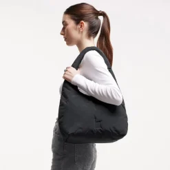 Sac épaule en matière recyclée | cloud shoulder bag monochrome black