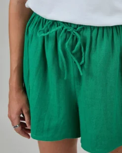 Short en lin et ecovero | vert "bali loose shorts green - green"