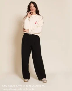 Sweat brodé en coton bio | crème "sweat l'amour est déclaré crème rouge"