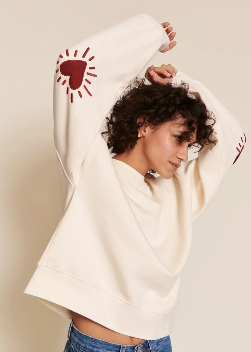 Sweat brodé en coton bio | crème "sweat cœur solaire femme avec coudières "