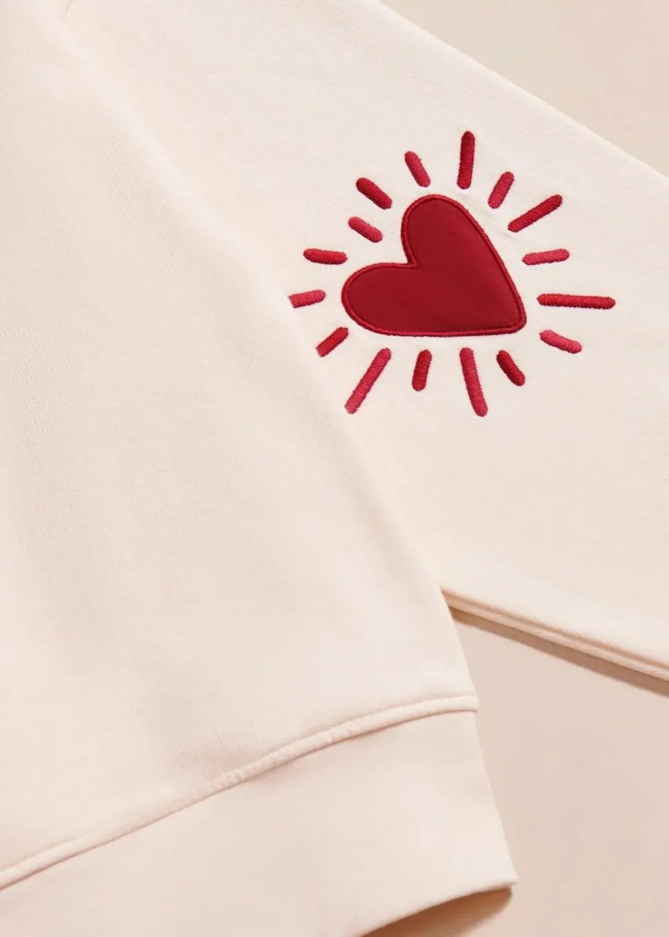 Sweat brodé en coton bio | crème "sweat cœur solaire femme avec coudières "