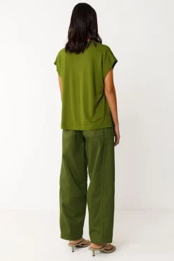 T-shirt col v en tencel | vert "camiseta zur-10 - dark green"